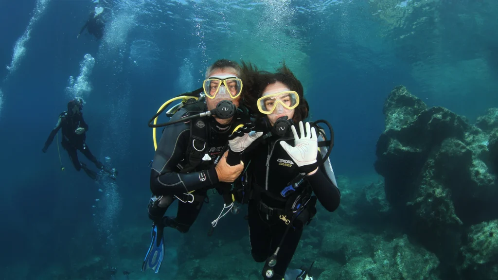 Couple enjoying a non-certified basic diver session